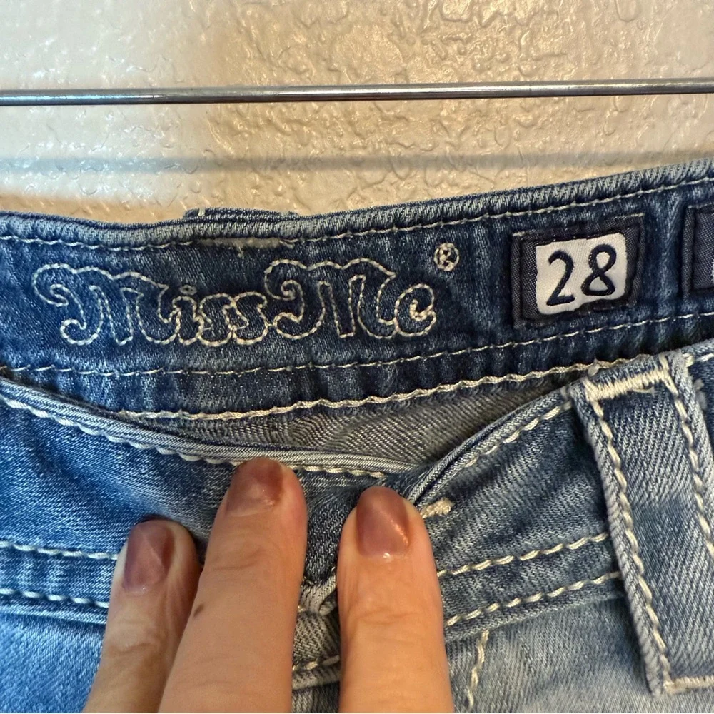 Miss Me Embellished Signature Cuffed Capri Jeans Distressed Light Wash Blue 28